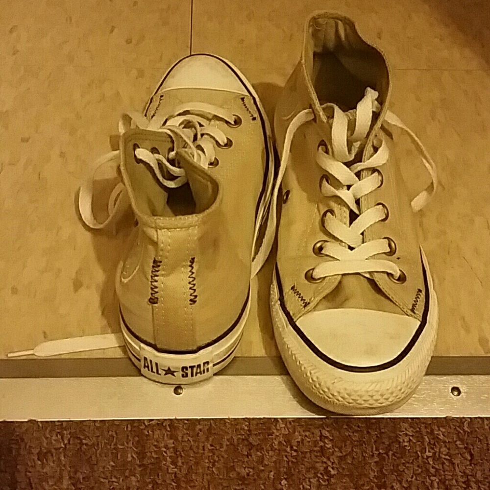Tan converse